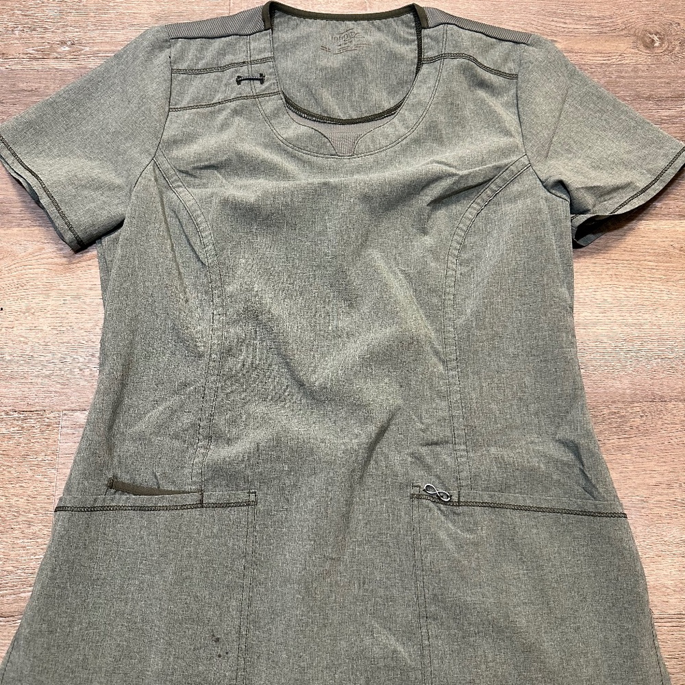 Women’s Scrub Set – Size Medium – Light Green – Gently Used